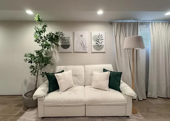 Near Wrigley • Sleeps 4 • Games + Fireplace Apartamento Chicago