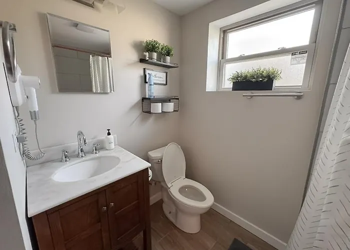 Near Wrigley • Sleeps 4 • Games + Fireplace