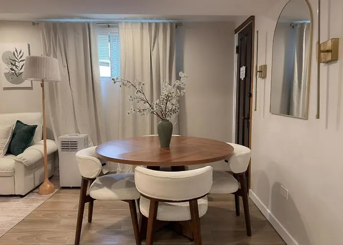 Near Wrigley • Sleeps 4 • Games + Fireplace