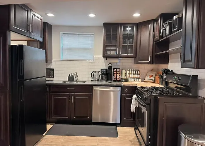 Apartamento Near Wrigley • Sleeps 4 • Games + Fireplace