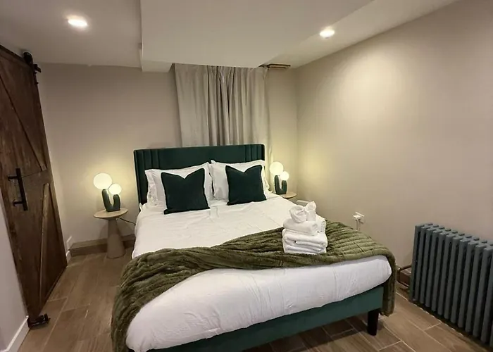 Near Wrigley • Sleeps 4 • Games + Fireplace Apartamento *