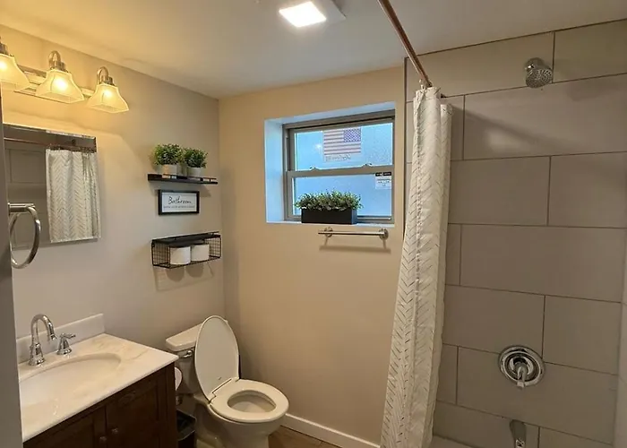 Apartamento Near Wrigley • Sleeps 4 • Games + Fireplace