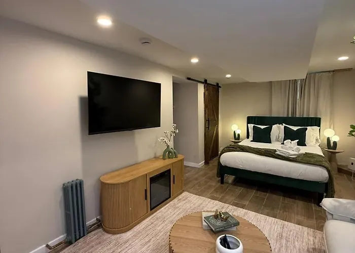 Near Wrigley • Sleeps 4 • Games + Fireplace Apartamento *