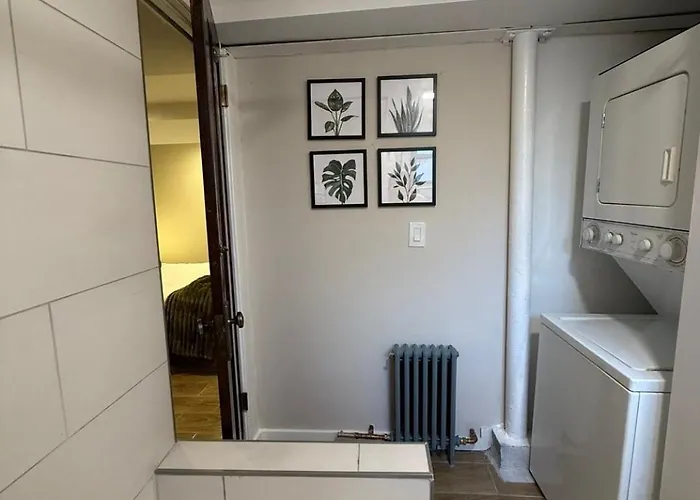 Near Wrigley • Sleeps 4 • Games + Fireplace Apartamento *