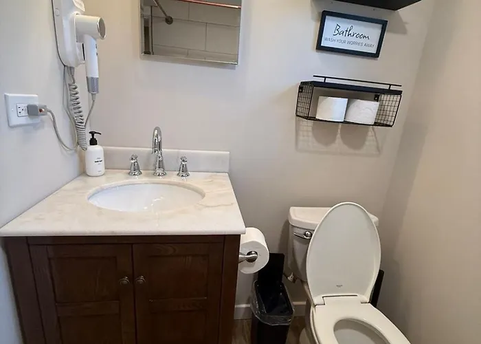 Apartamento Near Wrigley • Sleeps 4 • Games + Fireplace