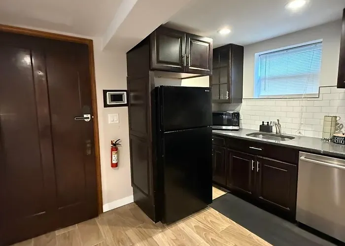 Apartamento Near Wrigley • Sleeps 4 • Games + Fireplace